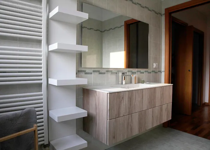 Elegante - 2 Camere, 2 Bagni, Garage E Balcone Milan