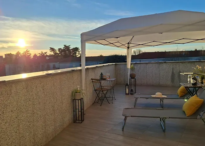 Bright With Terrace And Free Parking