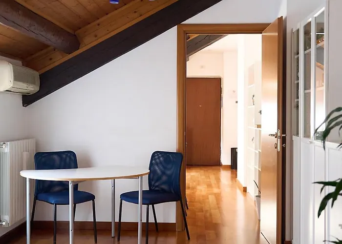 Luxury Penthouse Porta Romana شقة *