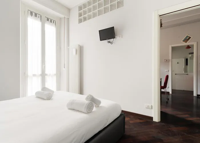 Guesthost - Cozy Balcony Meda * Milan