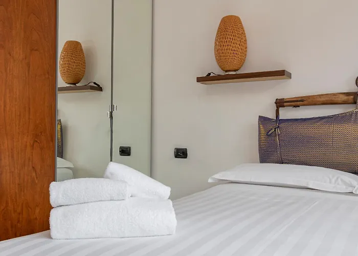 I-host 2br With Balcony Porta Romana Appartamento