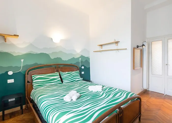 Vintage Chic Flat Steps From Fiera & Wi-fi *