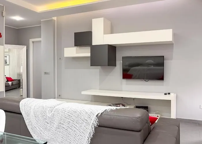 Family 2br With Balcony, Near Metro * Milano