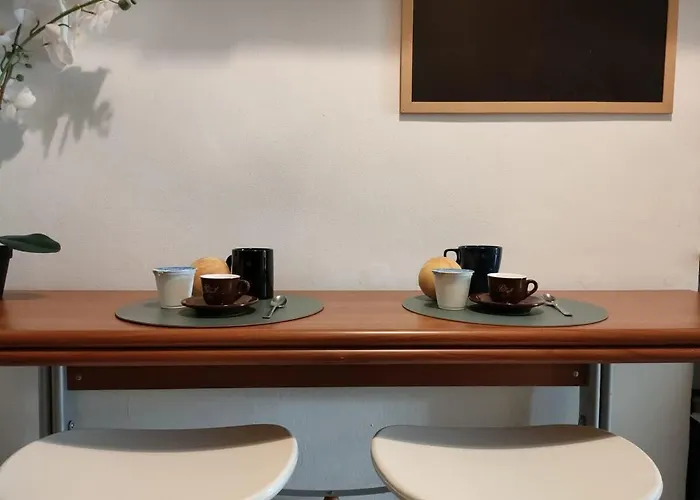 Lavi - Lakeside L&b *