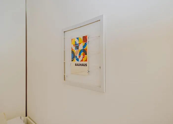 2 Bdr Flat - Direct Tram 15 Min Duomo 米兰