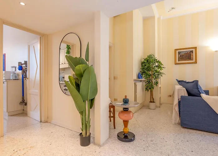 Daire Three-room Flat With Balcony In Porta Romana