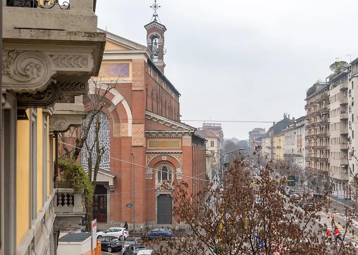 Daire Three-room Flat With Balcony In Porta Romana *