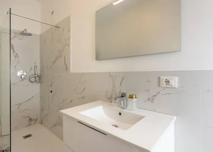 Centrale-duomo 10min - Spacious App - Sleeps 4