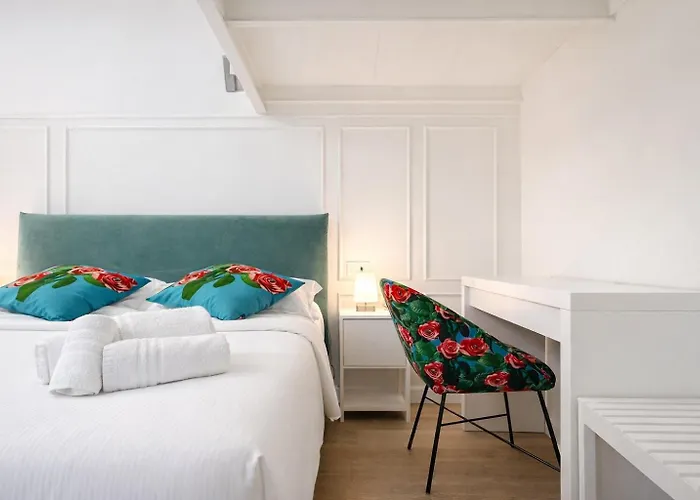 Black Lux 2br In Close To Navigli * ميلان