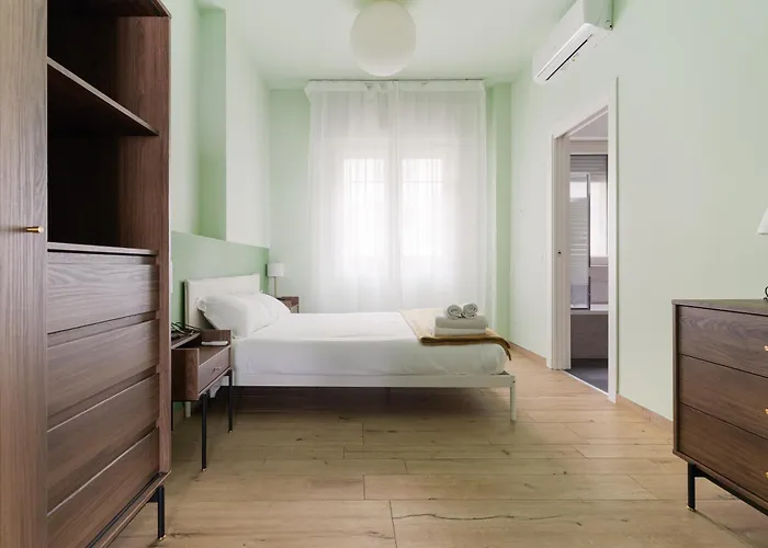 Guesthost - Stylish Forlanini M4 *