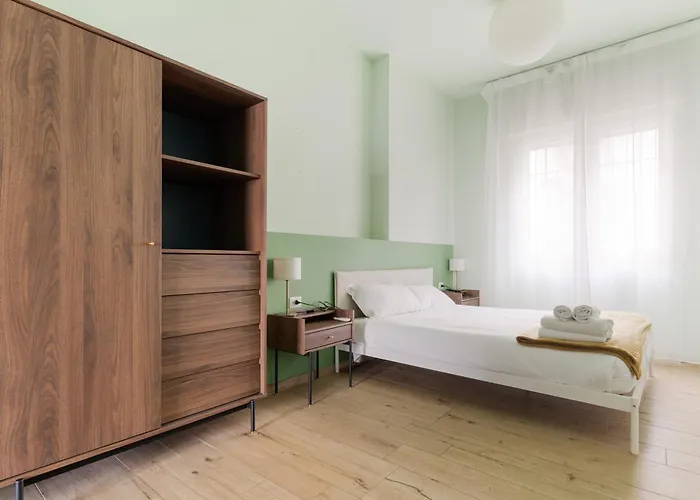 Guesthost - Stylish Forlanini M4 *