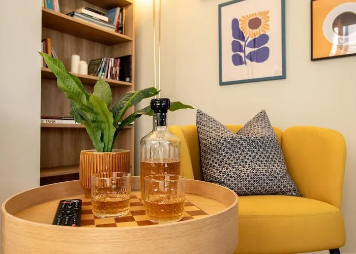 Private Parking In Chinatown - Bright Pearl