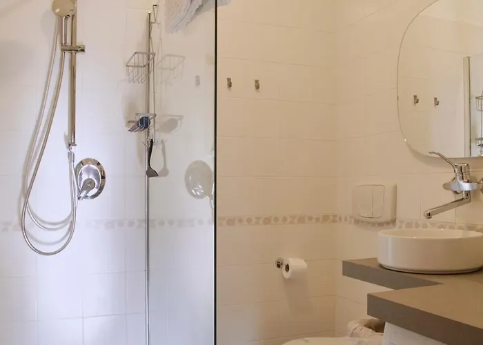 Elegante - 2 Camere, 2 Bagni, Garage E Balcone * Милан