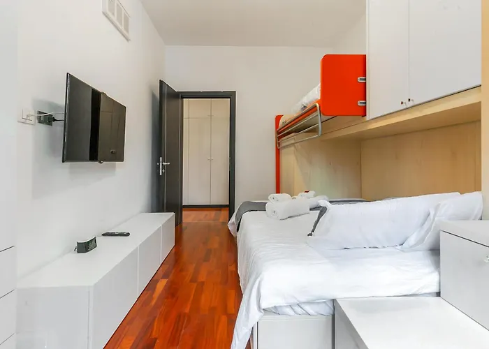 New Near Station 3 Bedroom Milano