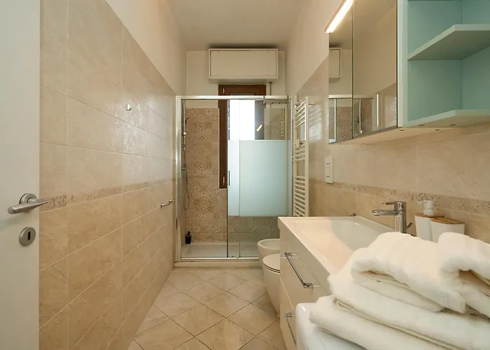 3 Flat, 15 Minutes From Navigli-humanitas * Milan