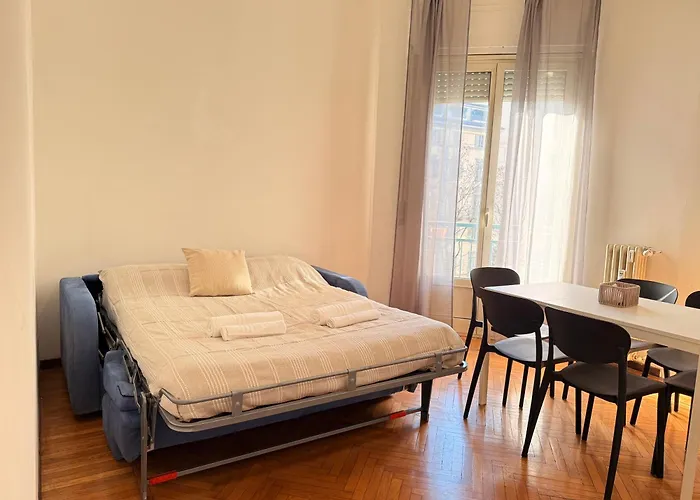 3 Bedrooms Separate 1 Min Walk From Brera, 15 Min Duomo Milano