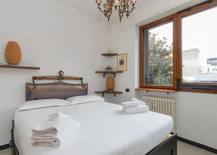 I-host 2br With Balcony Porta Romana Daire