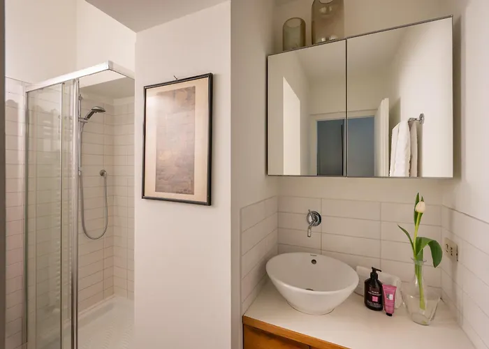 Cenacolo Vinciano, Undermyname Apartment *