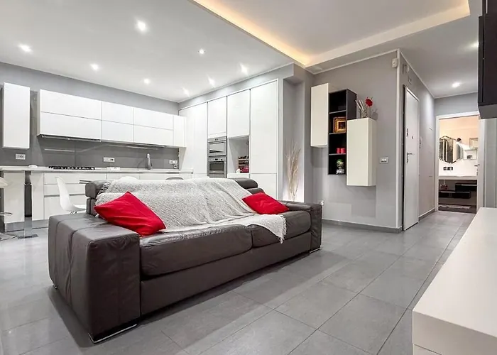 Family 2br With Balcony, Near Metro * Milano