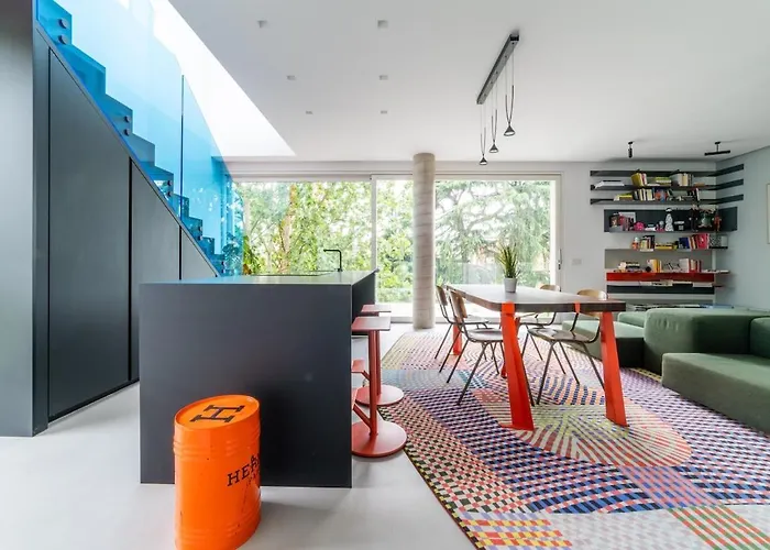 Luxury Penthouse, Exclusive Design & Private Garage 아파트 *