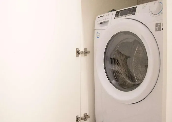 Stylish 1br Near Apartmán *