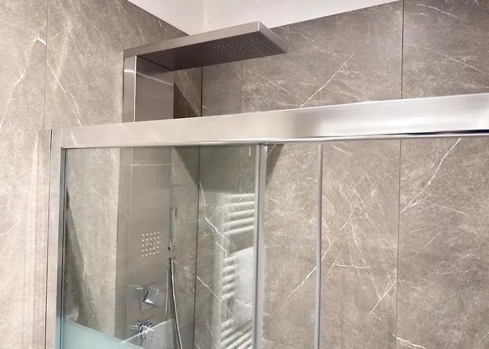 Binario - 3 Min From Station