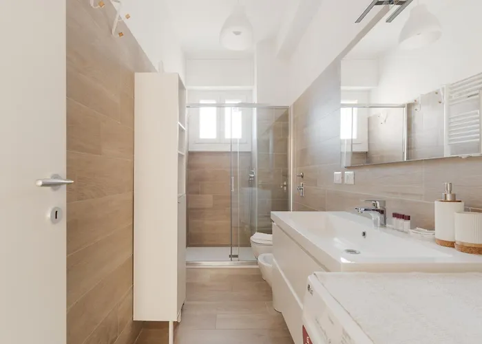 Guesthost - Spacious Balcony X6 *