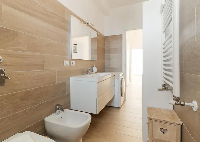 Guesthost - Spacious Balcony X6 *