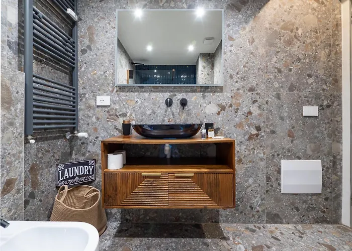 Xenia - At Via Boncompagni 7 *