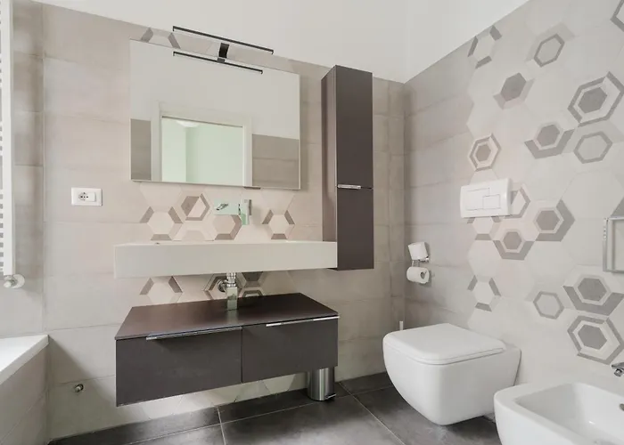 Guesthost - Stylish Forlanini M4