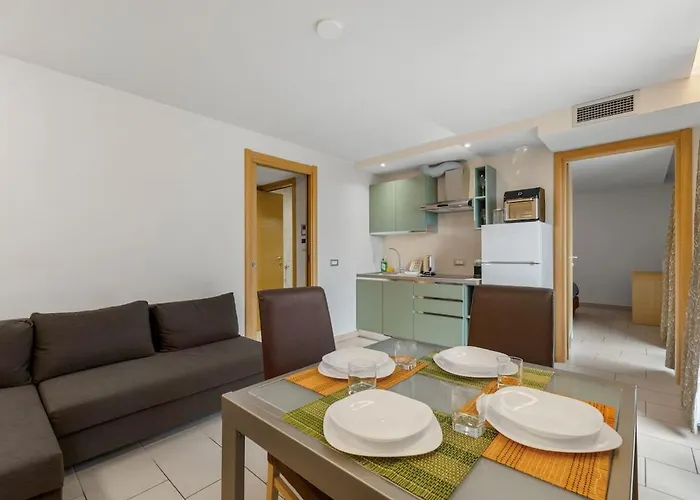 דירה The House - Tram And Parking *