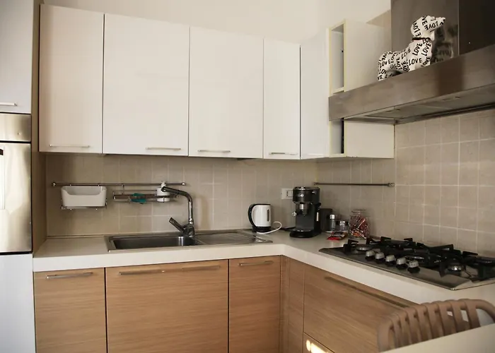 Apartment Elegante - 2 Camere, 2 Bagni, Garage E Balcone