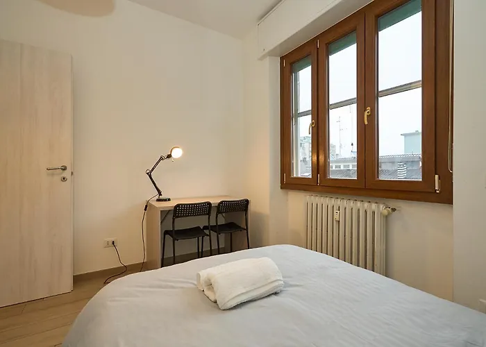 3 Flat, 15 Minutes From Navigli-humanitas * Milan