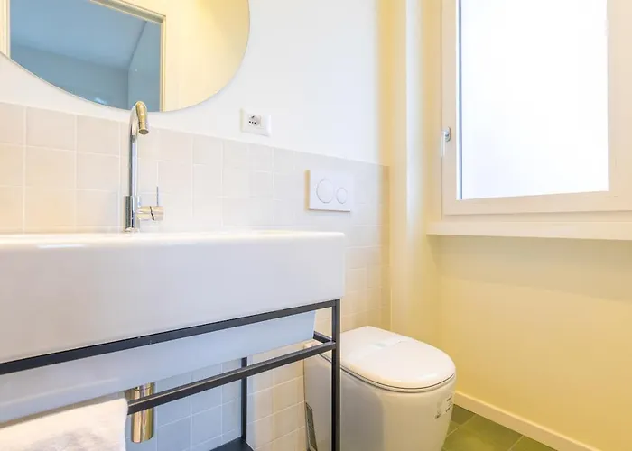 公寓 Spacious And Bright 2bdr, 2 Bathrooms *