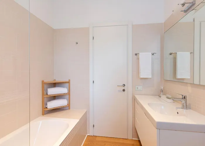 Apartment Easyhomes - Piazza Erculea Milan