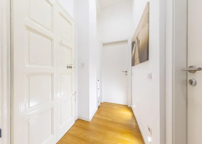 Bright And Elegant With Wifi アパート