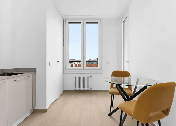 Premium With Balcony - Hospital Besta Milano
