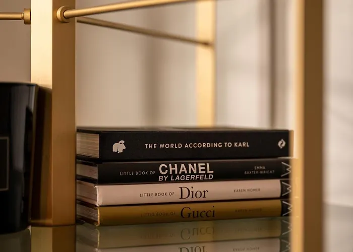 Cenacolo Vinciano, Undermyname Lägenhet Milano