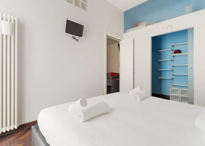 Guesthost - Cozy Balcony Meda * Milan