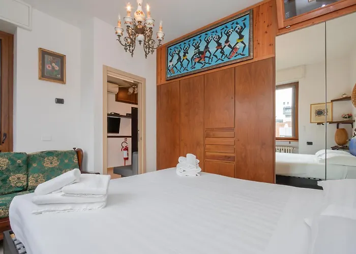 I-host 2br With Balcony Porta Romana * Milano