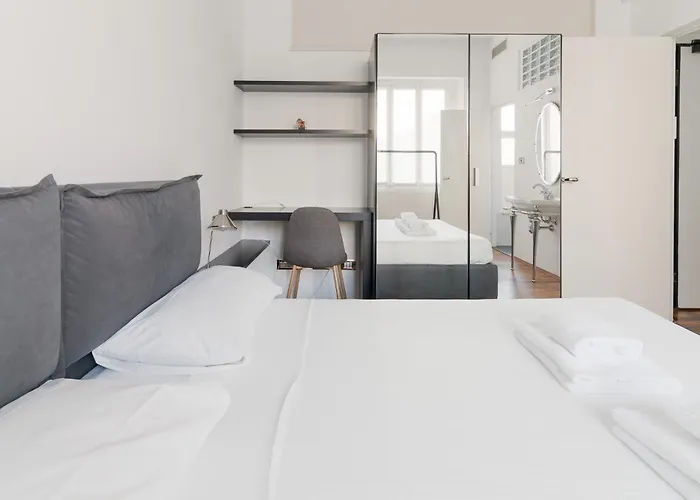 Guesthost - Cairoli Cozy Mediolan