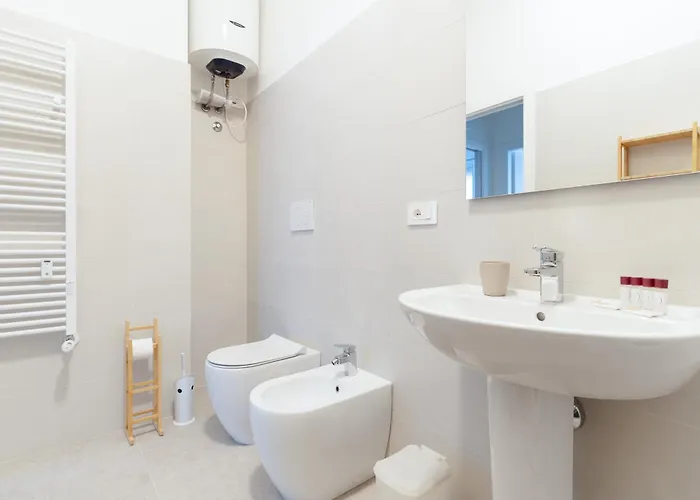 Guesthost - Comfy Flat Near Gambara Mm1 アパート ミラノ