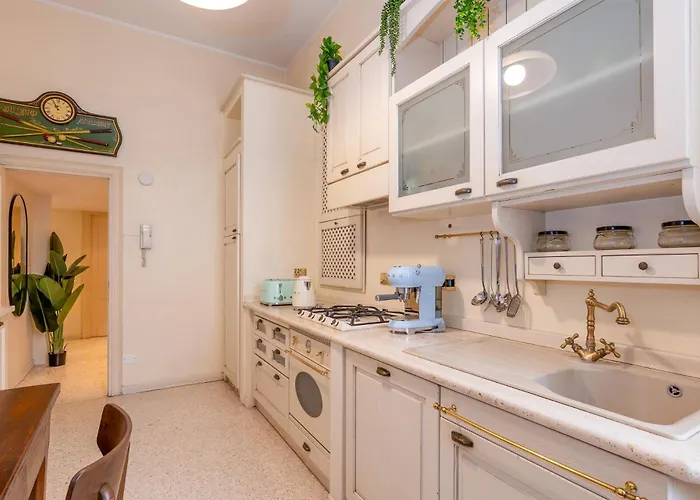 Three-room Flat With Balcony In Porta Romana Daire *