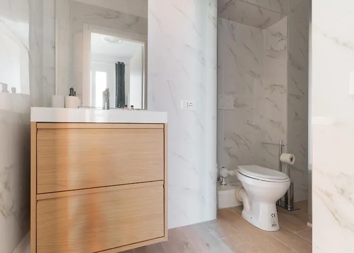 Guesthost - Comfy Ca' Granda Mm5 Apartment *