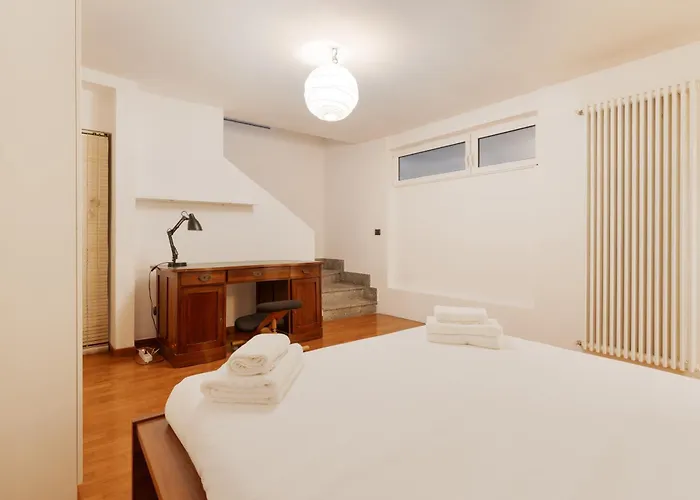 Guesthost - On Two Levels 아파트