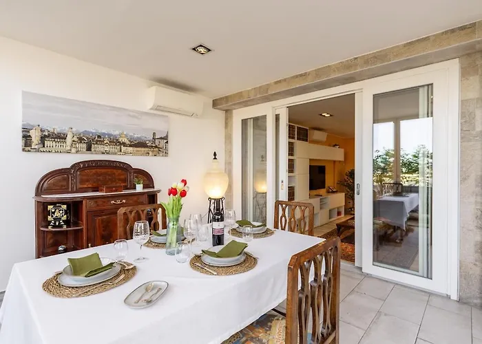 شقة Skyline Penthouse - Terrazzo Panoramico & Metro 5min *