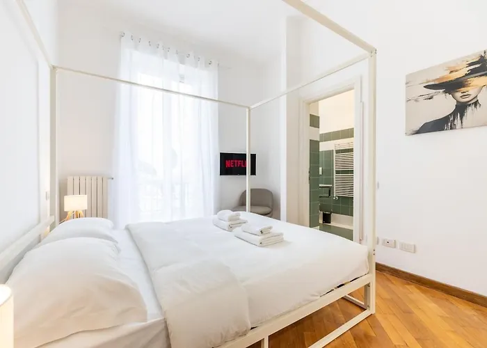 Duomo 15 Min Walk - Historic Center, 4 Bedrooms And 2 Terrace Milano
