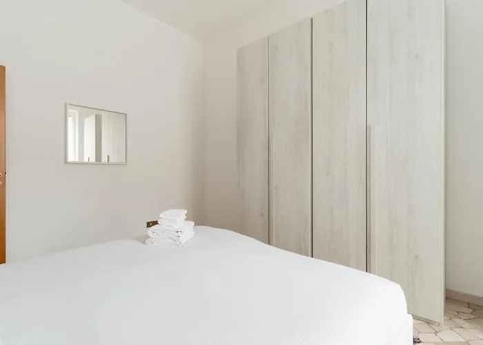 Guesthost - Cozy Varesina Area * מילאנו