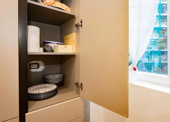 Andrea's Flat Studies Daire