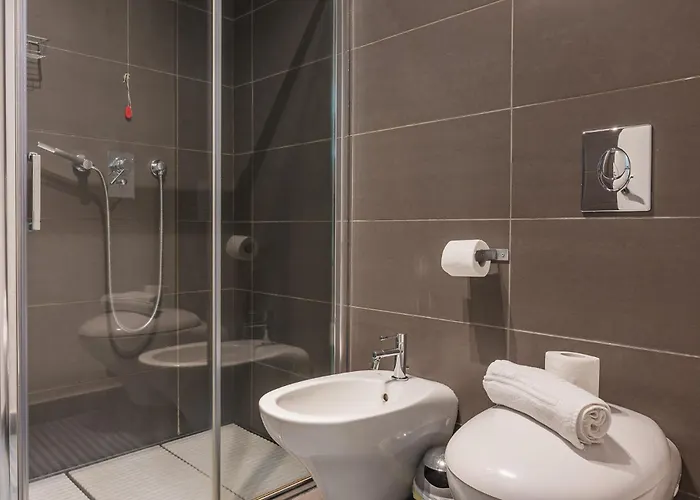 Guest Planet - Arco Della Pace *